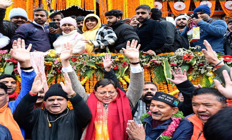 उत्तराखंड: बदरीनाथ धाम के कपाट खुले, सीएम धामी ने बदरी विशाल के किए दर्शन