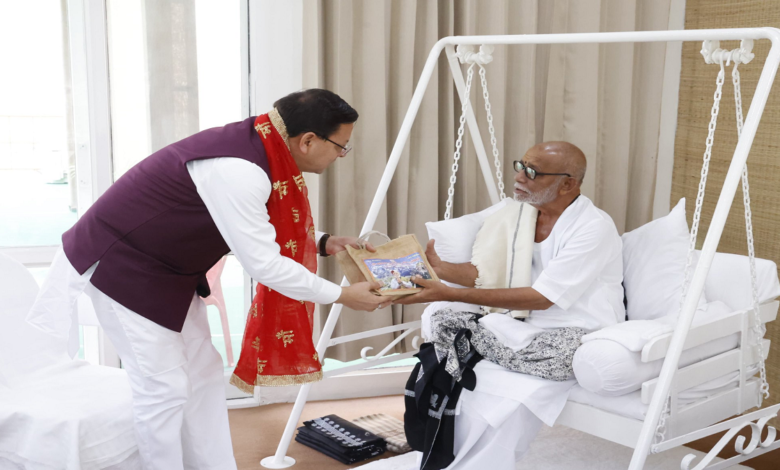 उत्तराखंड के मुख्यमंत्री पुष्कर सिंह धामी ने रविवार को नंदप्रयाग में आयोजित राम कथा में शामिल हुए।